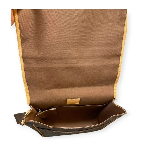 Louis Vuitton Reporter PM Monogram Crossbody Messenger Bag - Picture 10 of 17